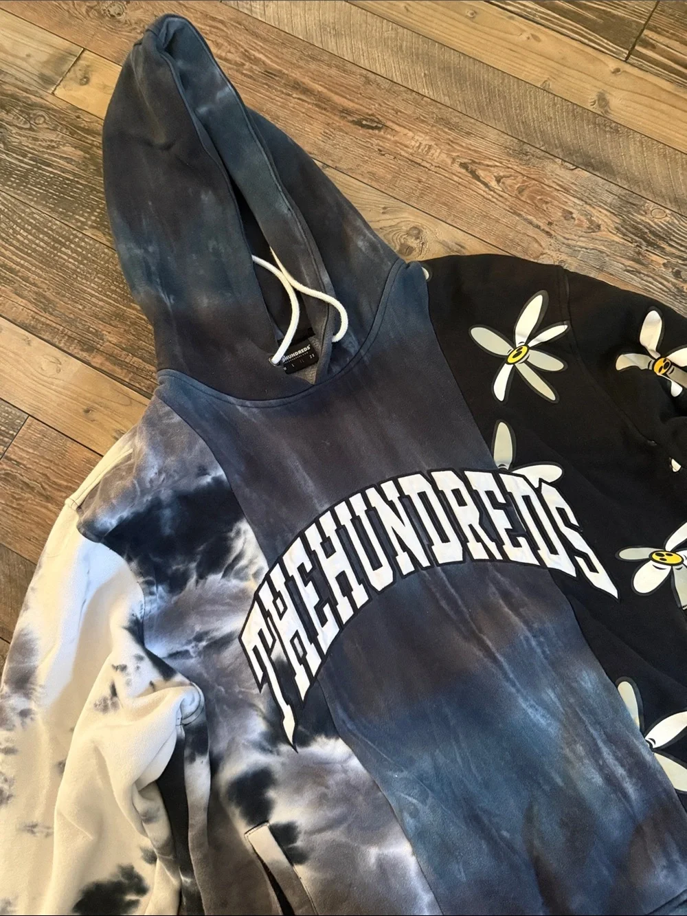 The Hundreds Black, White, Navy Tie-Dye & Daisy Hoodie size XL